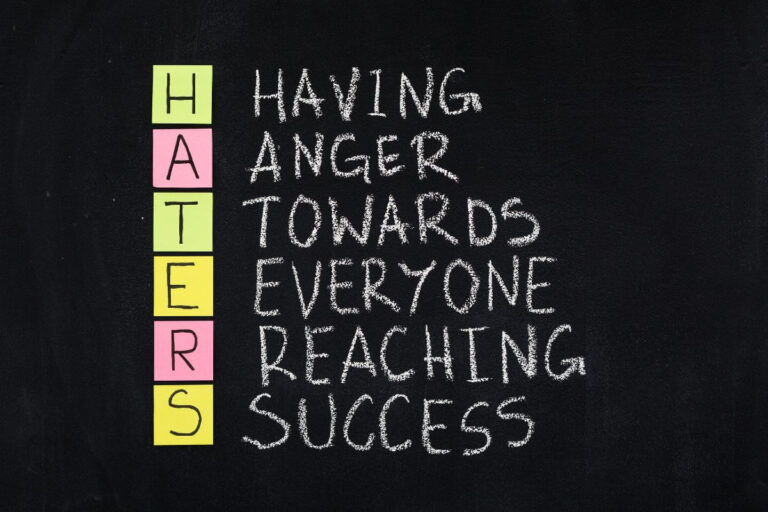 Como Gerenciar Críticos e Haters no Mundo Digital: Insights de Jeff Walker